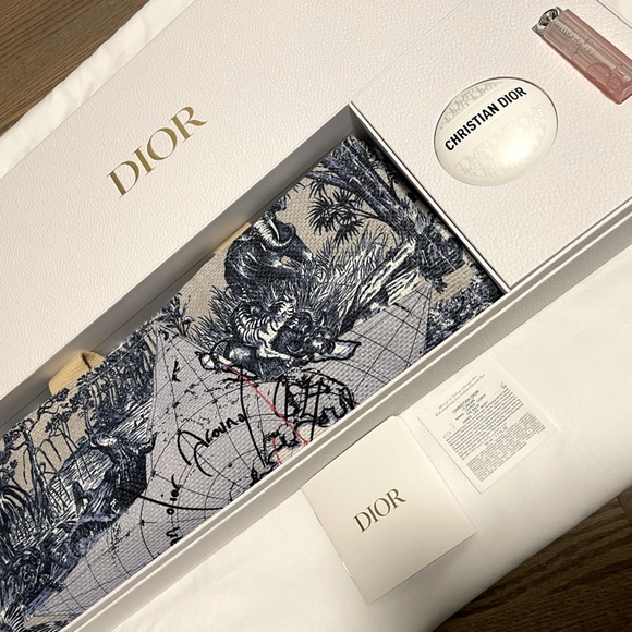Christian Dior Around the World set - Picture 2 of 4